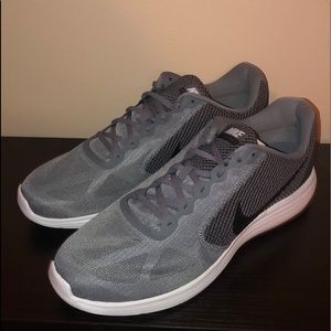 Nike Revolution 3 men’s 14
